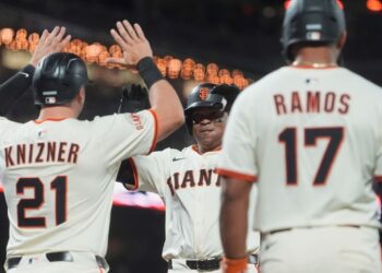 Rafael Devers hits two of San Francisco's four home runs, Giants power past Cubs 12-3