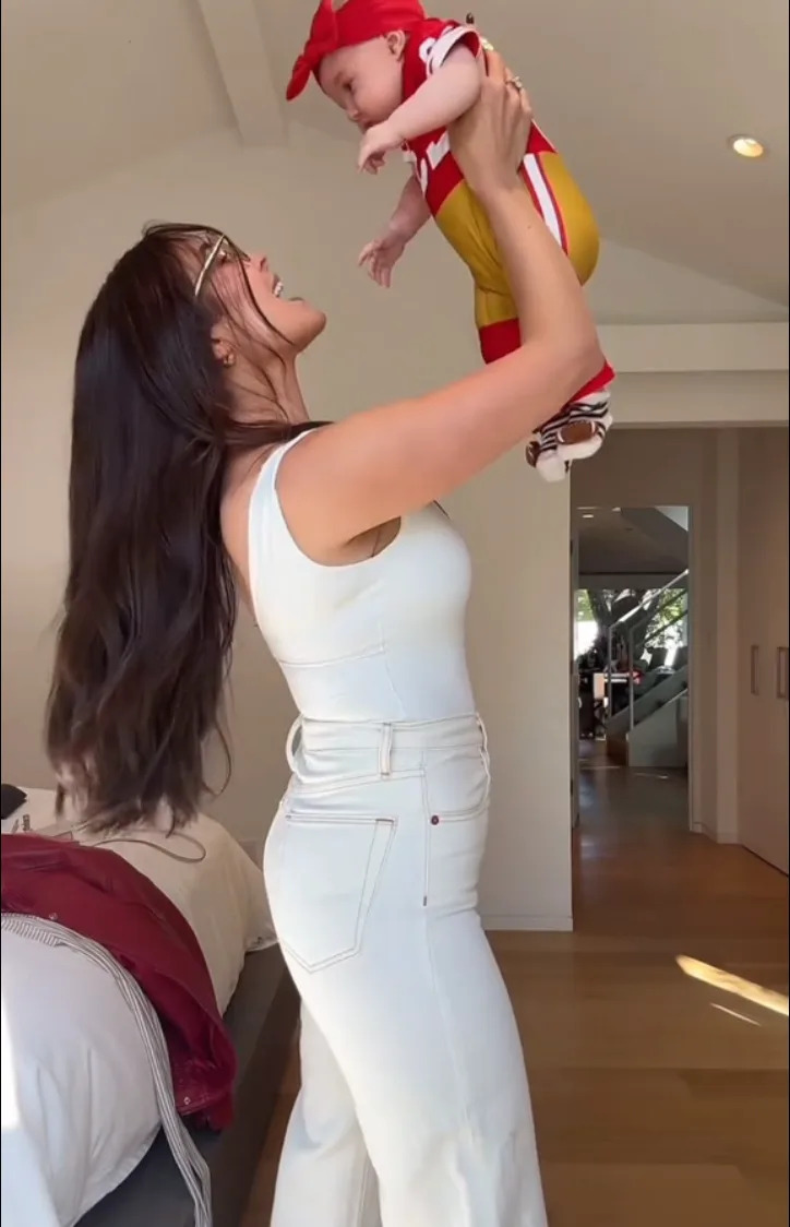 Olivia-Culpo-TikTok-With-Baby.