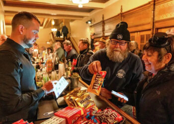 Bryce Bigwood and Gina Guidi grab concessions at the Castro Theatre before a pre-renovation send-off showing of