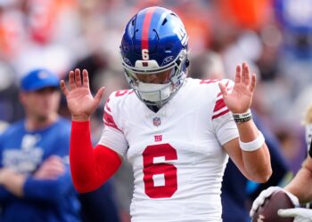 49ers RB tallies over 200 yards vs Falcons