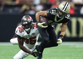 49ers trade for Patriots’ DE in draft pick swap, per reports