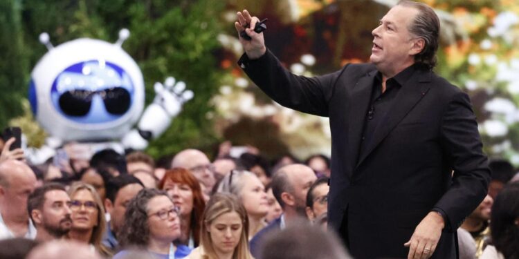 As Dreamforce opens, Benioff tries to duck National Guard controversy