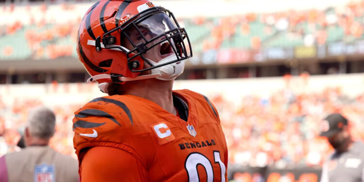 Sep 14, 2025; Cincinnati, Ohio, USA; Cincinnati Bengals defensive end Trey Hendrickson (91) celebrates the win after the game against the Jacksonville Jaguars at Paycor Stadium. Mandatory Credit: Joseph Maiorana-Imagn Images© Joseph Maiorana-Imagn Images