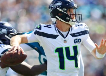 Texans at Seahawks - MNF prediction: Odds, expert picks, QB matchup, injury update, betting trends, and stats