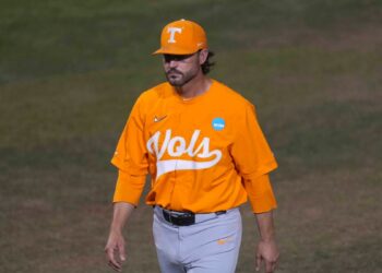 Tony Vitello hired by San Francisco Giants from Tennessee baseball