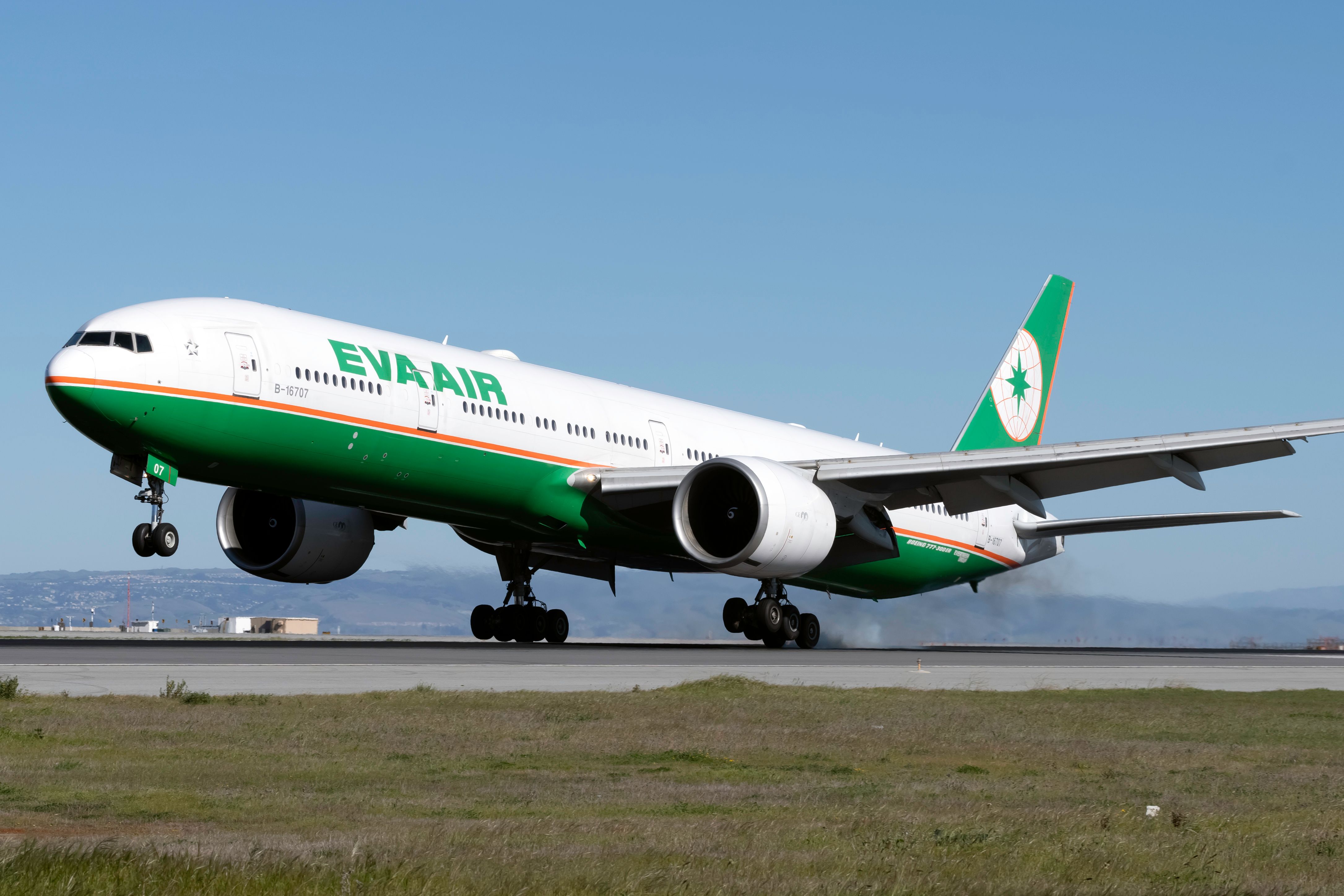 EVA Air Boeing 777-35E(ER) B-16707